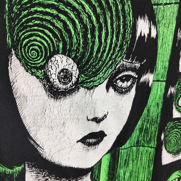 Junji Ito Uzumaki Graphic T-Shirt Mens Medium Black Green Anime Manga Horror - Picture 3 of 6